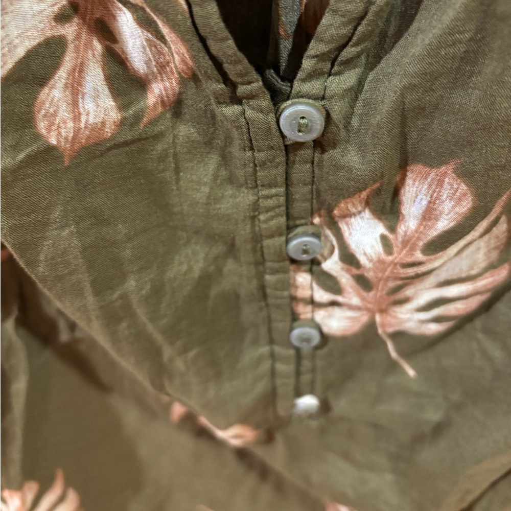 Liz Claiborne Green Leaf Print Blouse - Picture 3 of 6